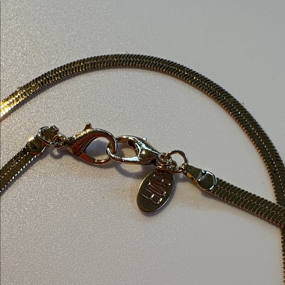 Gold Chain w/Lobster Claw Clasp - Picture 2 of 2